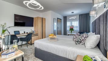 スーペリア ルーム 禁煙 専用バスルーム | セレクト コンフォート製ベッド、デスク、ノートパソコン用作業スペース、アイロン / アイロン台