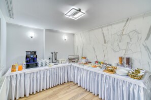 Free daily buffet breakfast