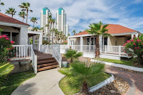 Updated Resort Condo next door to Waterpark By Rent On Padre