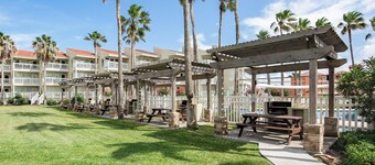 Updated Resort Condo next door to Waterpark By Rent On Padre