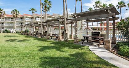 Updated Resort Condo next door to Waterpark By Rent On Padre