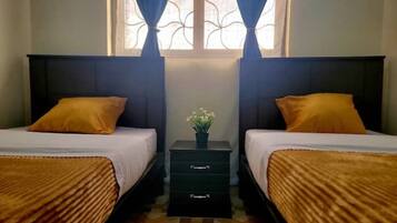 2 bedrooms, iron/ironing board, WiFi, bed sheets