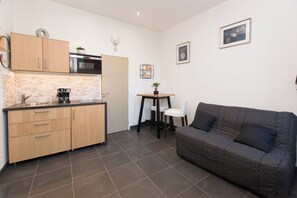 Living area - Studio Quiet Downtown Rieumes (Rieumes)