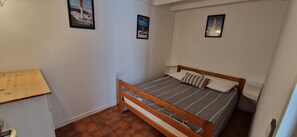 3 bedrooms, iron/ironing board