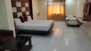 Free WiFi, bed sheets - Hotel Anand Deluxe Begusarai (Begusarai)