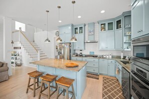 Fridge, microwave, oven, stovetop - Gulf N Golf at Kiva Dunes (Gulf Shores)