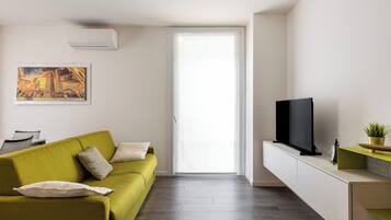 Apartment | Wohnbereich | Fernseher