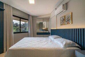 A modern hotel room with a large bed, a window with curtains, an air conditioning unit, a mirror, and artwork on the wall. - Las Vegas  (Bombinhas)