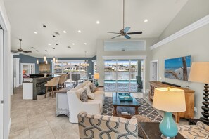 Interior - A Returning Waterfront Favorite I Wide Water Views (Marco Island)