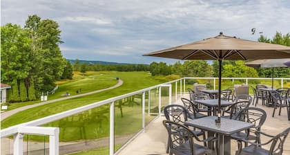 2 BDRM Condo at Living Stone Golf Resort ~ 10 Min from Blue Mountain Resort!