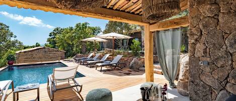 Piscina all'aperto, una piscina riscaldata