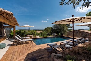 Piscina all'aperto, una piscina riscaldata