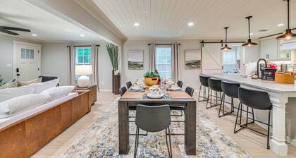 3 Mi to Lake Ray Roberts: Luxe Pilot Point Home