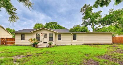 3 Mi to Lake Ray Roberts: Luxe Pilot Point Home