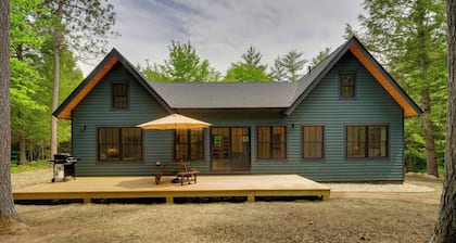 Secluded Wilmington Cabin: Fire Pit & Grill