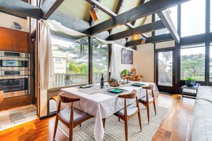 House (3 Bedrooms) | Interior - Moss Beach Oceanfront Retreat ~ 20 Mi to San Fran! (Moss Beach)