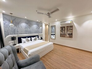 Luxury Double Room | In-room safe, iron/ironing board, rollaway beds, bed sheets - The Orion Elite (New Delhi)