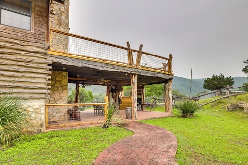Rural Texas Villa w/ Hot Tub - Horses Welcome!