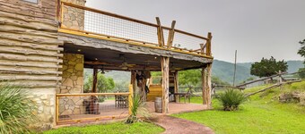 Rural Texas Villa w/ Hot Tub - Horses Welcome!