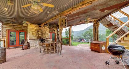 Rural Texas Villa w/ Hot Tub - Horses Welcome!