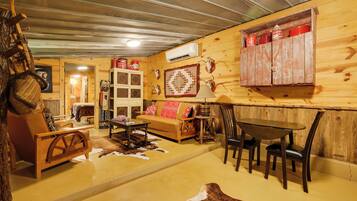 House (1 Bedroom) | Interior