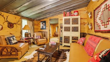 House (1 Bedroom) | Interior