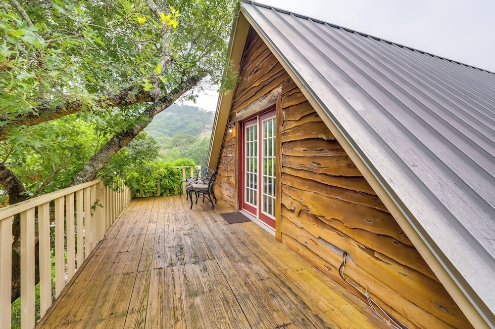 Chic 'tree House' Studio ~ 24 Mi to Bandera! - Vanderpool, TX