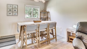 Unclassified image, 2 of 24, button - Cozy Meyers Lake Townhome: Near Hall of Fame! (Canton)