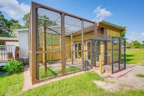 House (3 Bedrooms) | Interior - Sleep With Sloths & Lemurs! Modern Webster Home (Webster)