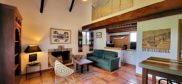 Télévision, cheminée