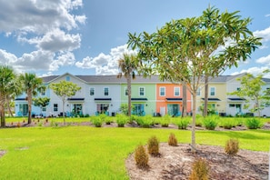 Apartment (3 Bedrooms) | Interior - ~ 11 Mi to Disney: Bright Kissimmee Townhome! (Kissimmee)