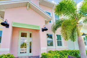 Apartment (3 Bedrooms) | Interior - ~ 11 Mi to Disney: Bright Kissimmee Townhome! (Kissimmee)