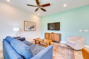 Interior - ~ 11 Mi to Disney: Bright Kissimmee Townhome! (Kissimmee)