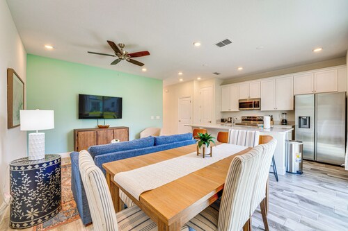 ~ 11 Mi to Disney: Bright Kissimmee Townhome!