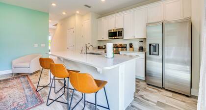 ~ 11 Mi to Disney: Bright Kissimmee Townhome!