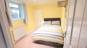 1 bedroom, iron/ironing board, travel cot, free WiFi