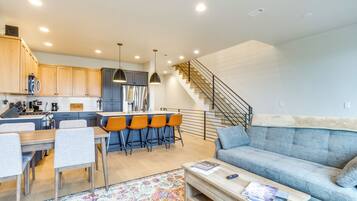 Apartment (3 Bedrooms) | Front of property