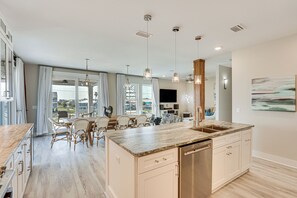 Casa (Multiple Bedrooms) | Interior