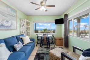 TV - FREE Golf&Perks! Updated, Cozy Beachfront Bargain, Amazing Views, Pool&Grills (Panama City Beach)