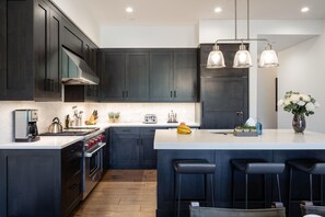 คอนโด, 2 ห้องนอน | ครัวส่วนตัว | เครื่องชงกาแฟ/ชา