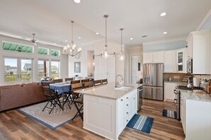 Private kitchen - Coral Cabana 4 Bedroom Home by RedAwning (Port Bolivar)