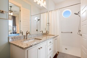 Maison, 4 chambres | Salle de bain