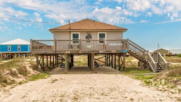 House, 3 Bedrooms | Exterior