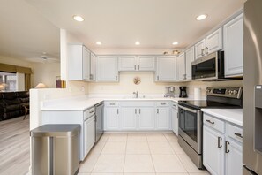 公寓客房, 3 間臥室 | 私人廚房 | 電冰箱、烤箱、咖啡機/沖茶器、烤麵包機