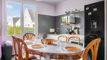 Réfrigérateur, micro-ondes, four, lave-vaisselle