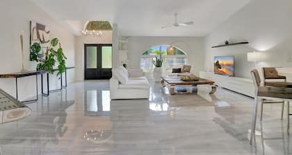 Privacy, Heated Pool, Gulf Access and Luxury!