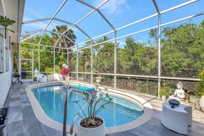 حمّام سباحة مُدفَّأ