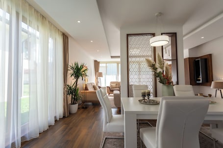 Deluxe Villa | Living area