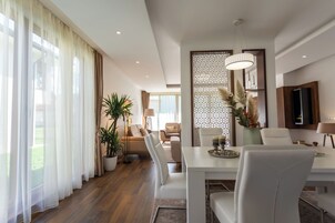 Deluxe Villa | Living area