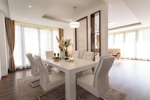 Villa Deluxe | Matservice på rummet